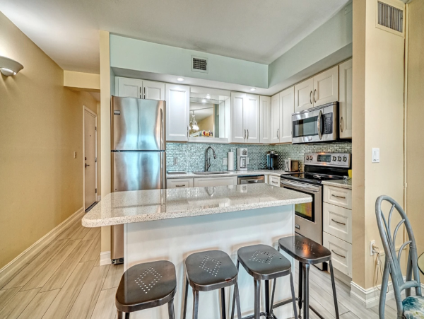 Charming Vacation Rental on Longboat Key. Call Today.